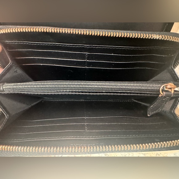 NWOT✨BURBERRY w/ DUSTY & BOX, STUDDED Patent Leather Long Zip Wallet IMMACULATE - Picture 8 of 12